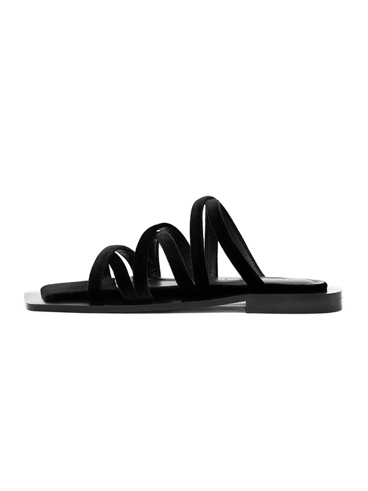 Wide square sole strappy sandals | Soft black