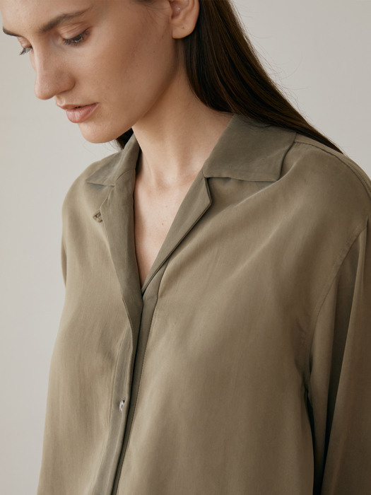 Open collar blouse (khaki)