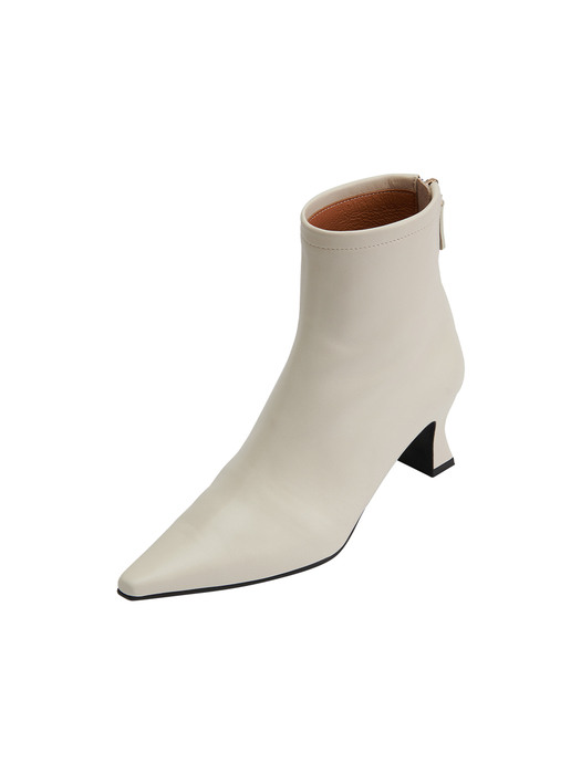 RN1-SH045 / Pointed Clean Ankle Boots