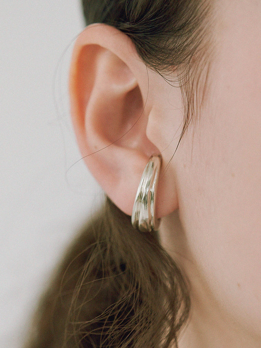 Classic middle earcuff earring