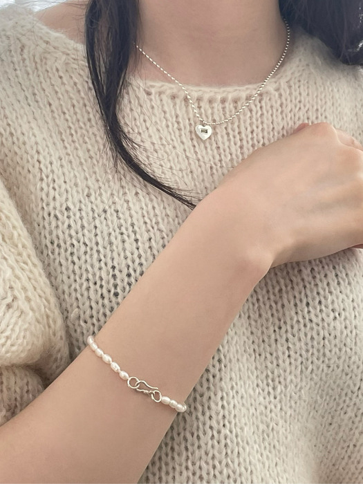 Essential pearl bracelet