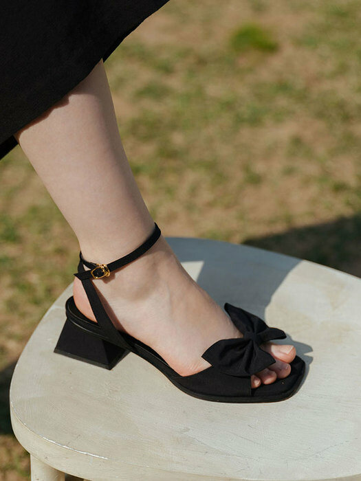 coco ribbon strap sandal