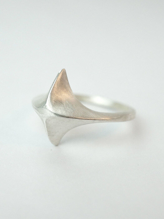 one pointed cross ring
