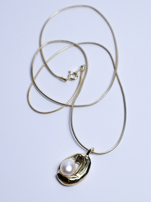 Curved necklace / Gold