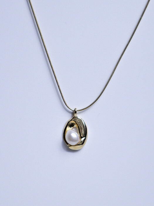 Curved necklace / Gold
