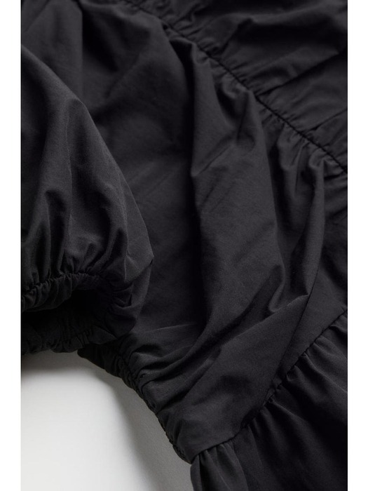 퍼프 슬리브 셔링 드레스 블랙 1116024001