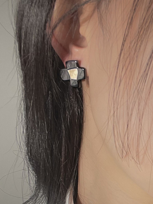 checker flower earring
