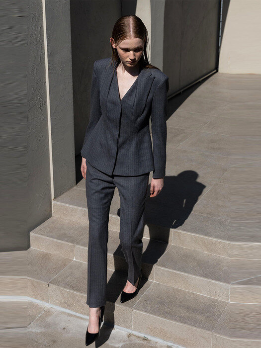 TWO LAYERD TAILRORED SUIT GREY