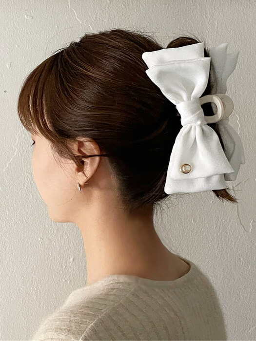 [단독] oar Vintage Cameo Ribbon Hair Claw [White]