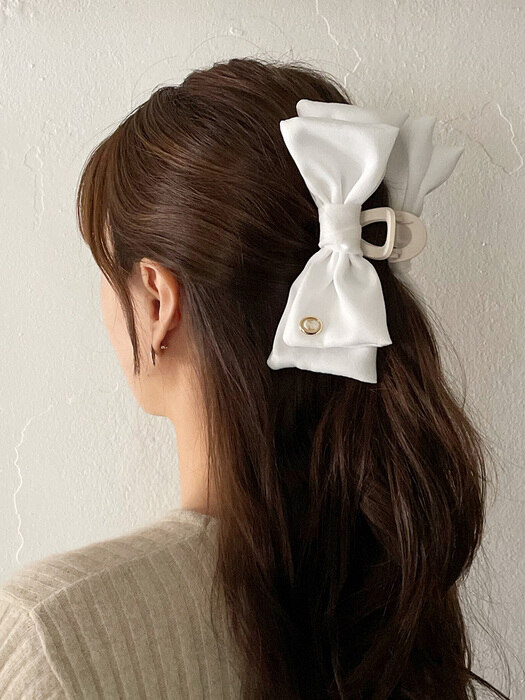 [단독] oar Vintage Cameo Ribbon Hair Claw [White]