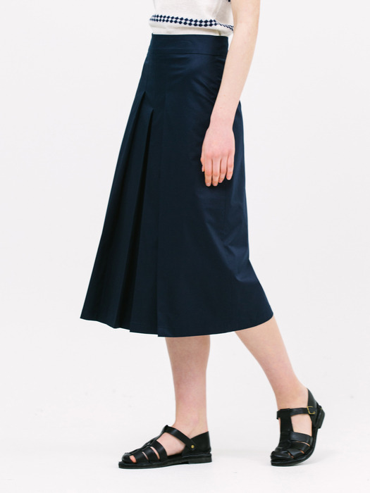 3-tuck A-line skirt_navy