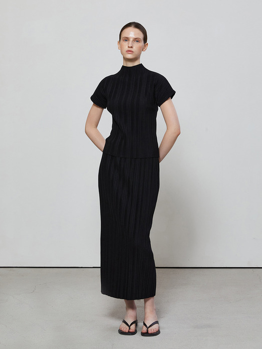 PEI PLEATS LONG SKIRT - BLACK