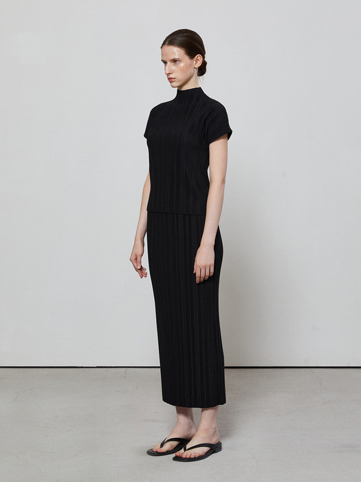 PEI PLEATS LONG SKIRT - BLACK