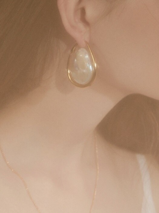 Water drop Pearl Unbalance Earring