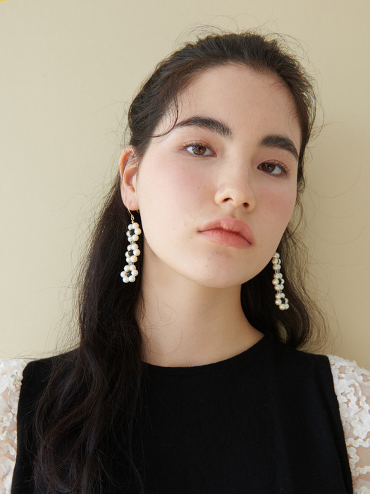 daisy pearl earring