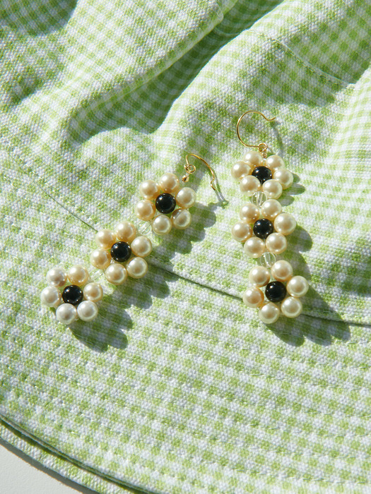daisy pearl earring