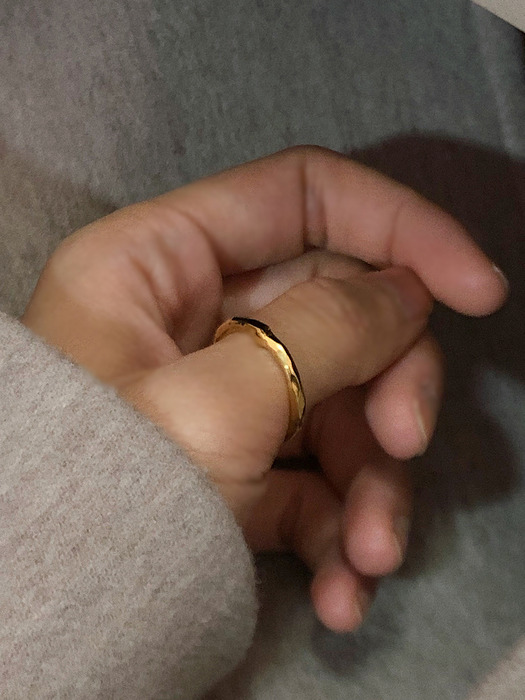 Gold rough ring