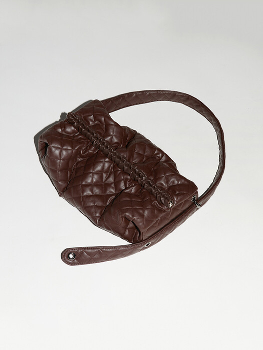 스트랩 번백 M Strap Bun Bag M - Quilting Chocolate 20도