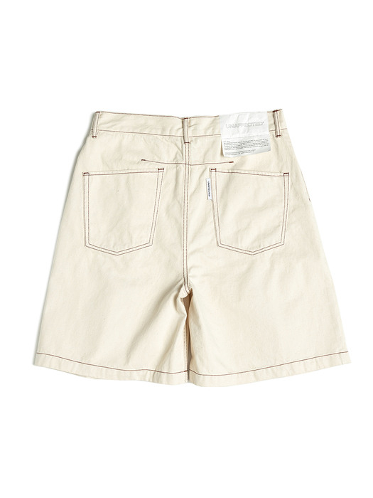 ONE TUCK DENIM SHORTS / ECRU