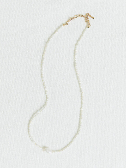 Amorce  pearl necklace