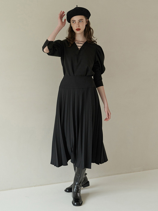 Classic pleated long skirt (black)