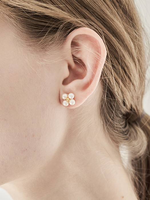 Flower Pearl Earring