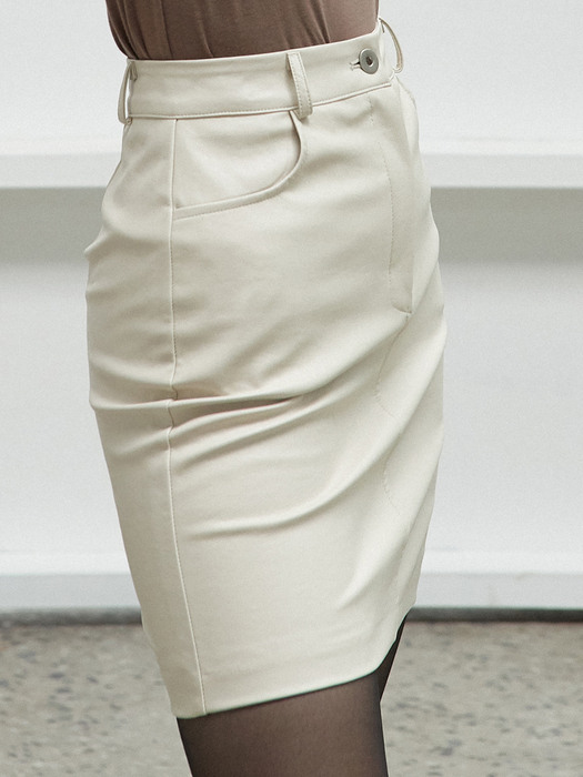 amr1317 leather mini skirt (cream)