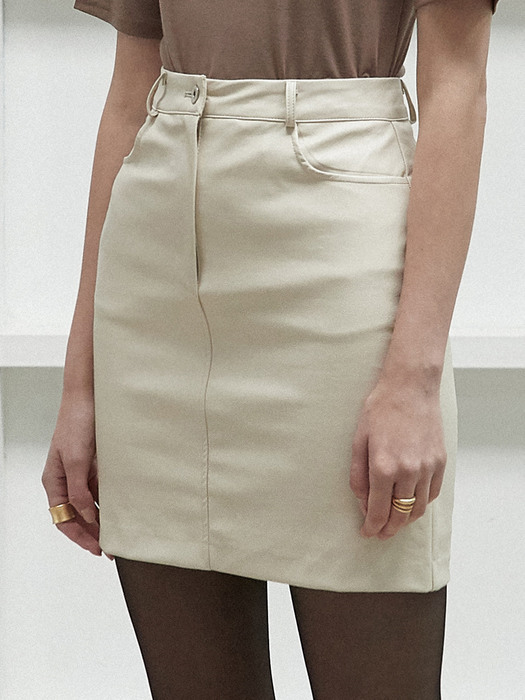 amr1317 leather mini skirt (cream)