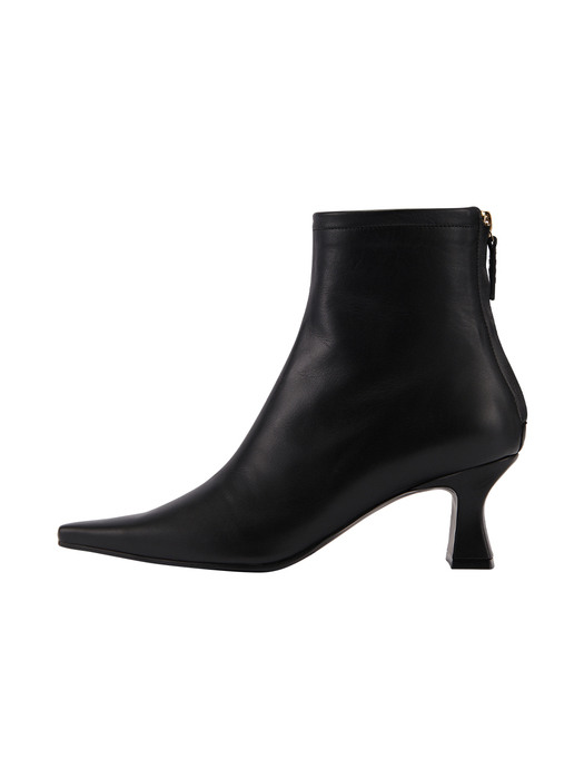 RN1-SH046 / Pointed Clean Ankle Boots
