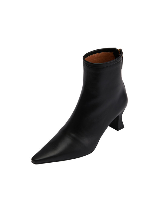 RN1-SH046 / Pointed Clean Ankle Boots