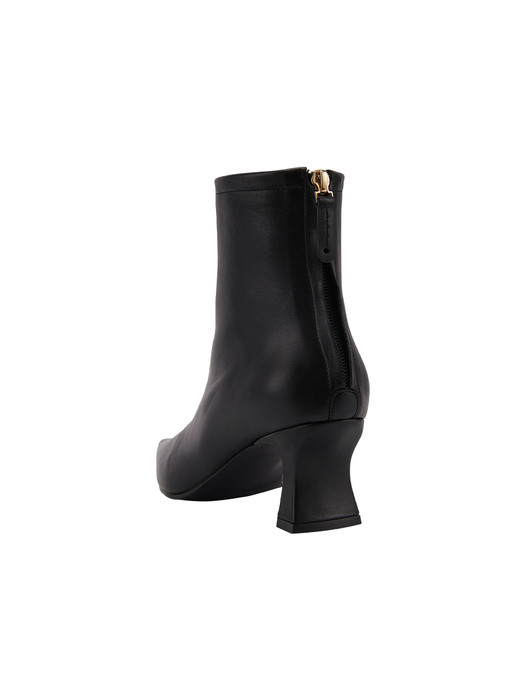 RN1-SH046 / Pointed Clean Ankle Boots