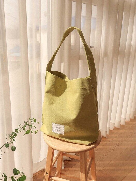 Peanut Shoulder Bag (Apple Green)