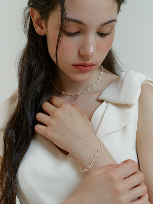 [SET] ivory swarovski flower necklace & ivory swarovski flower bracelet