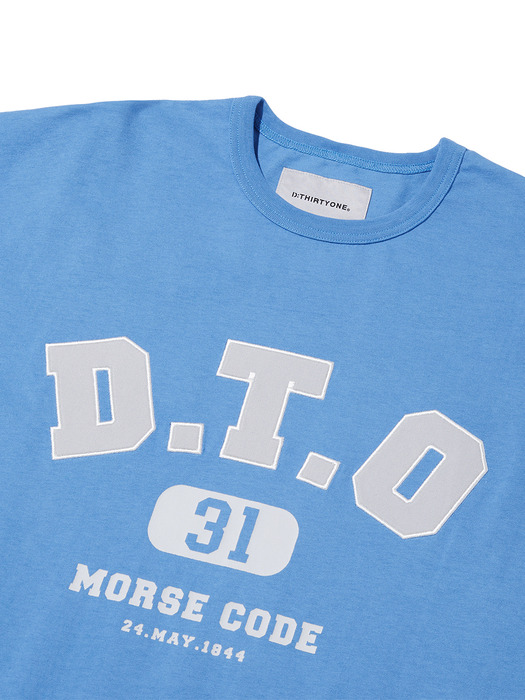 D.T.O 로고 아플리케 자수 티셔츠_파스텔 블루