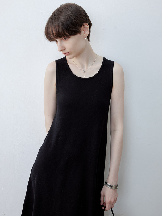 TG_Simple u-neck sleeveless dress_BLACK
