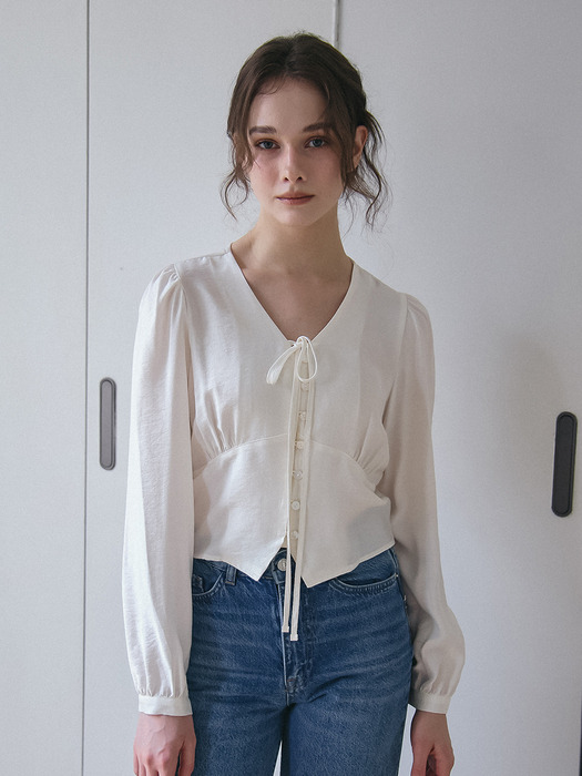 V-NECK RIBBON BLOUSE_CREAM