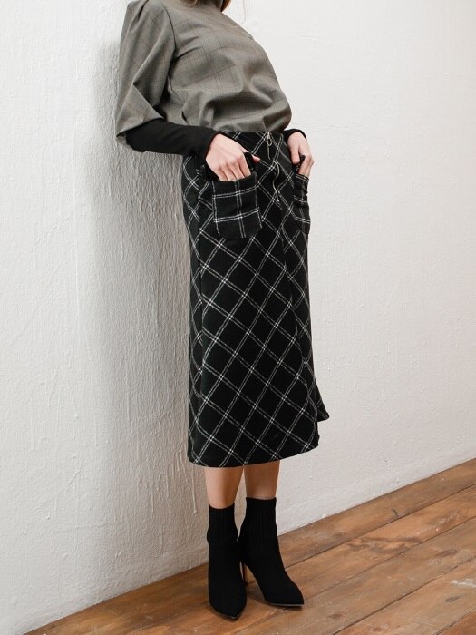 CHECK OUTPOCKET FLARE SKIRT_BLACK