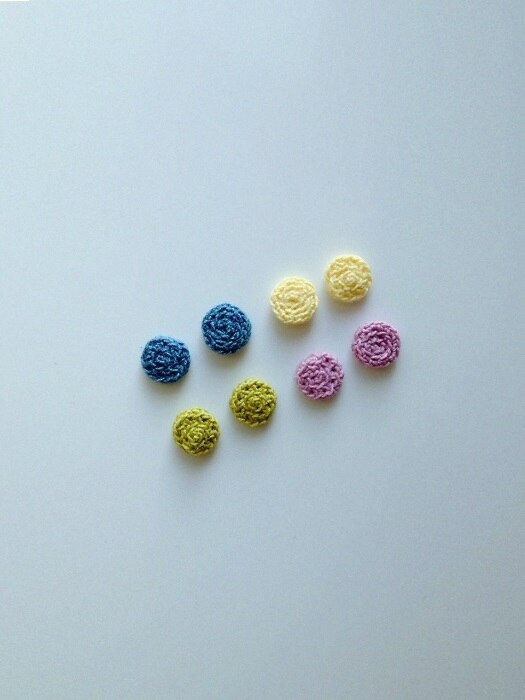 round color  knit earring