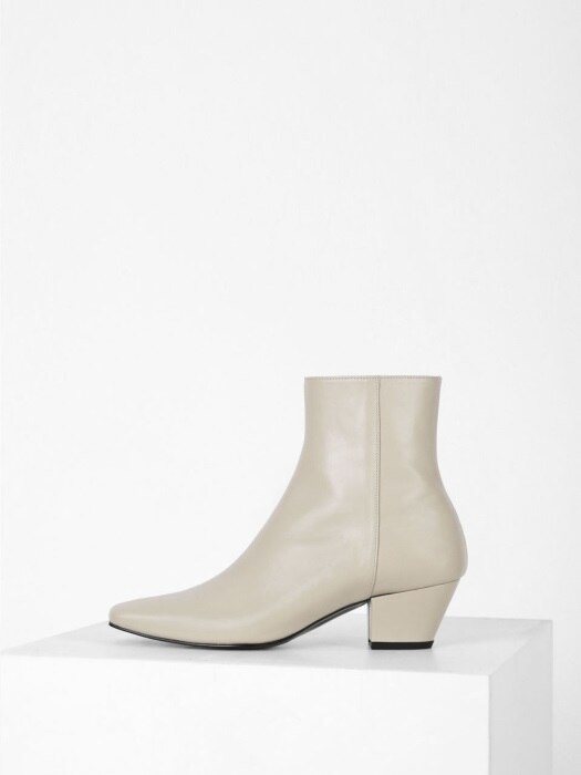 SLIM LINE ANKLE BOOTS - IVORY