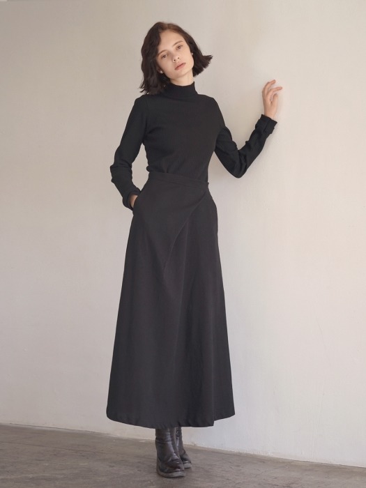 Pleated Long Skirt-Black