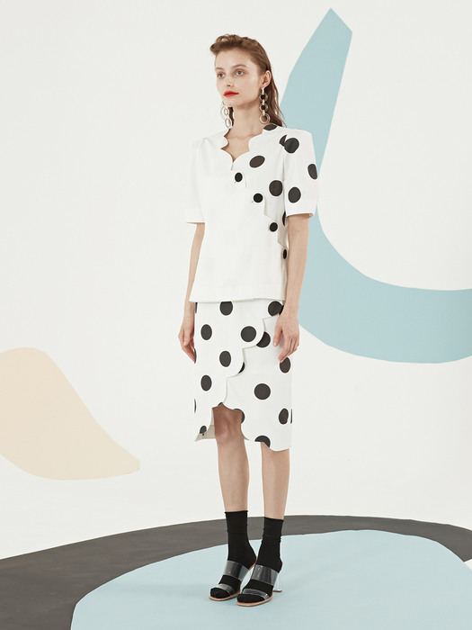 Dotted Pattern Skirt with Wavy Line