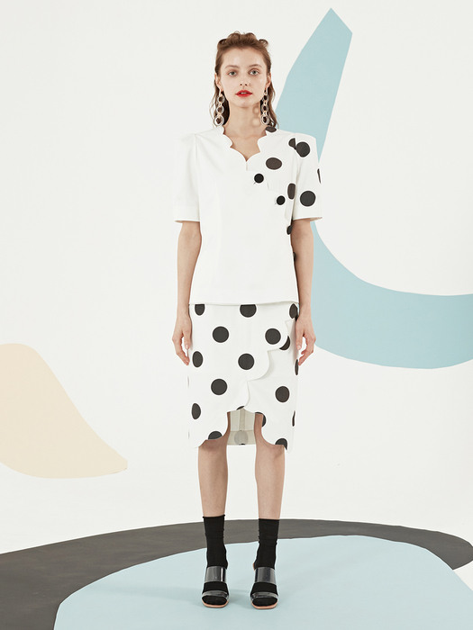 Dotted Pattern Skirt with Wavy Line