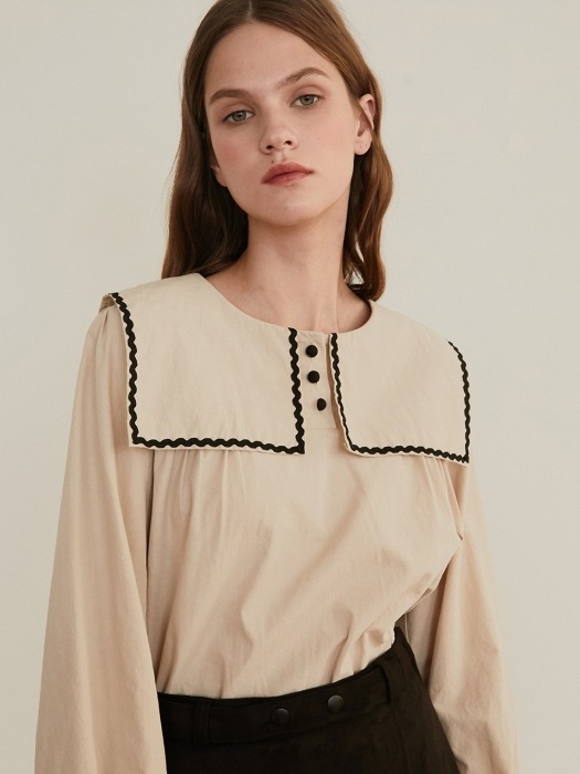 monts 975 line color detail blouse (beige)