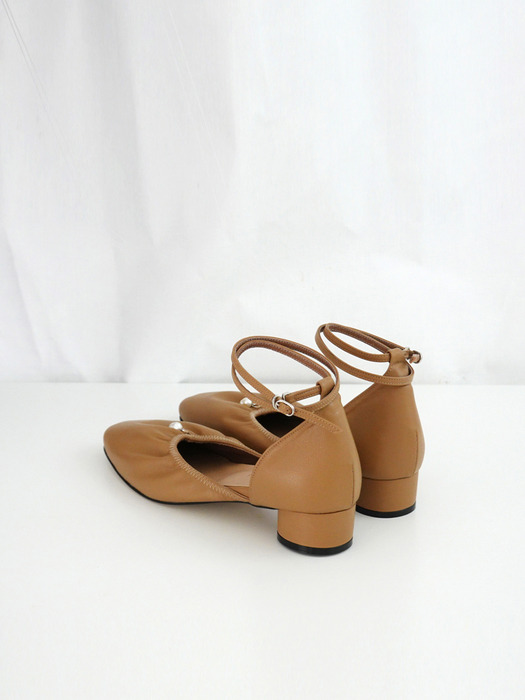 Drop pearls ankle strap Camel