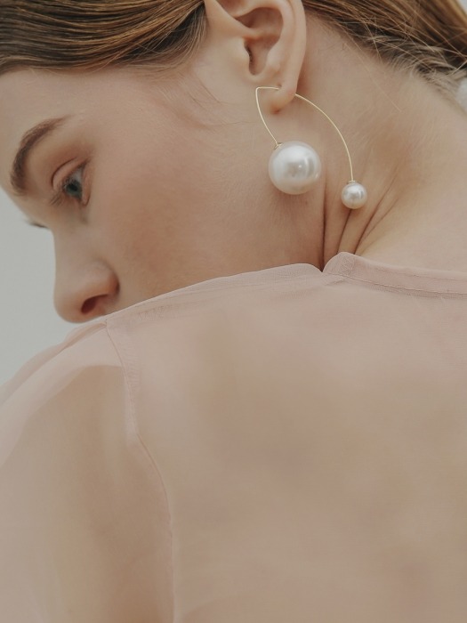 pearl curve earring