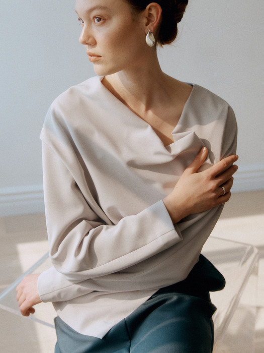 [EXCLUSIVE] COWL NECK BLOUSE [LIGHT BEIGE]