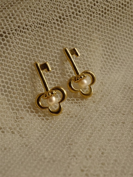 Alice Key&Pearl Earring