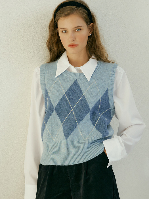 LAMBSWOOL ARGYLE KNIT VEST - SKYBLUE