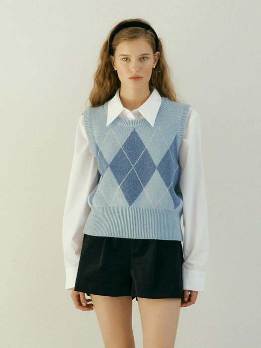 LAMBSWOOL ARGYLE KNIT VEST - SKYBLUE