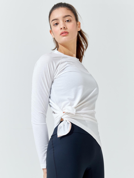 [질스튜어트 스포츠] Studio essential cover up T-shirt 화이트 로고프린트 여자 긴팔티셔츠